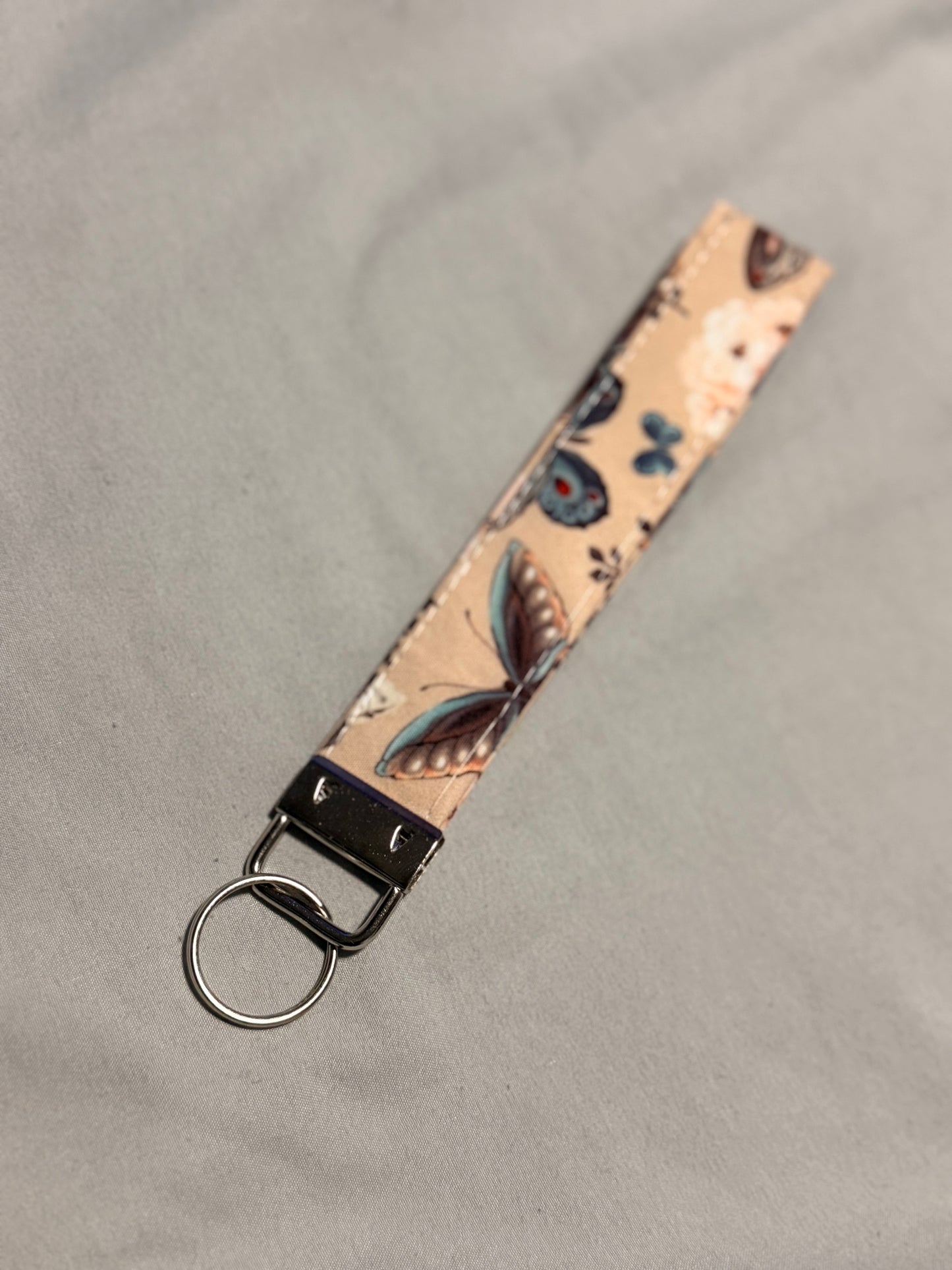β¨ Midnight Flutter Wristlet Keychain