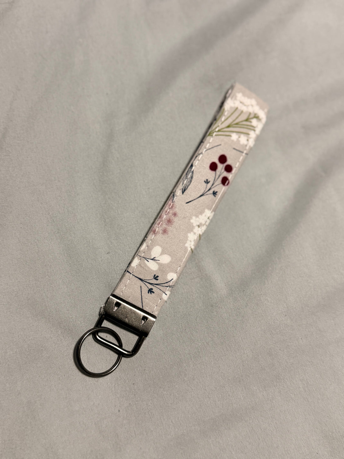 🌿 Wild Berry Meadow Wristlet