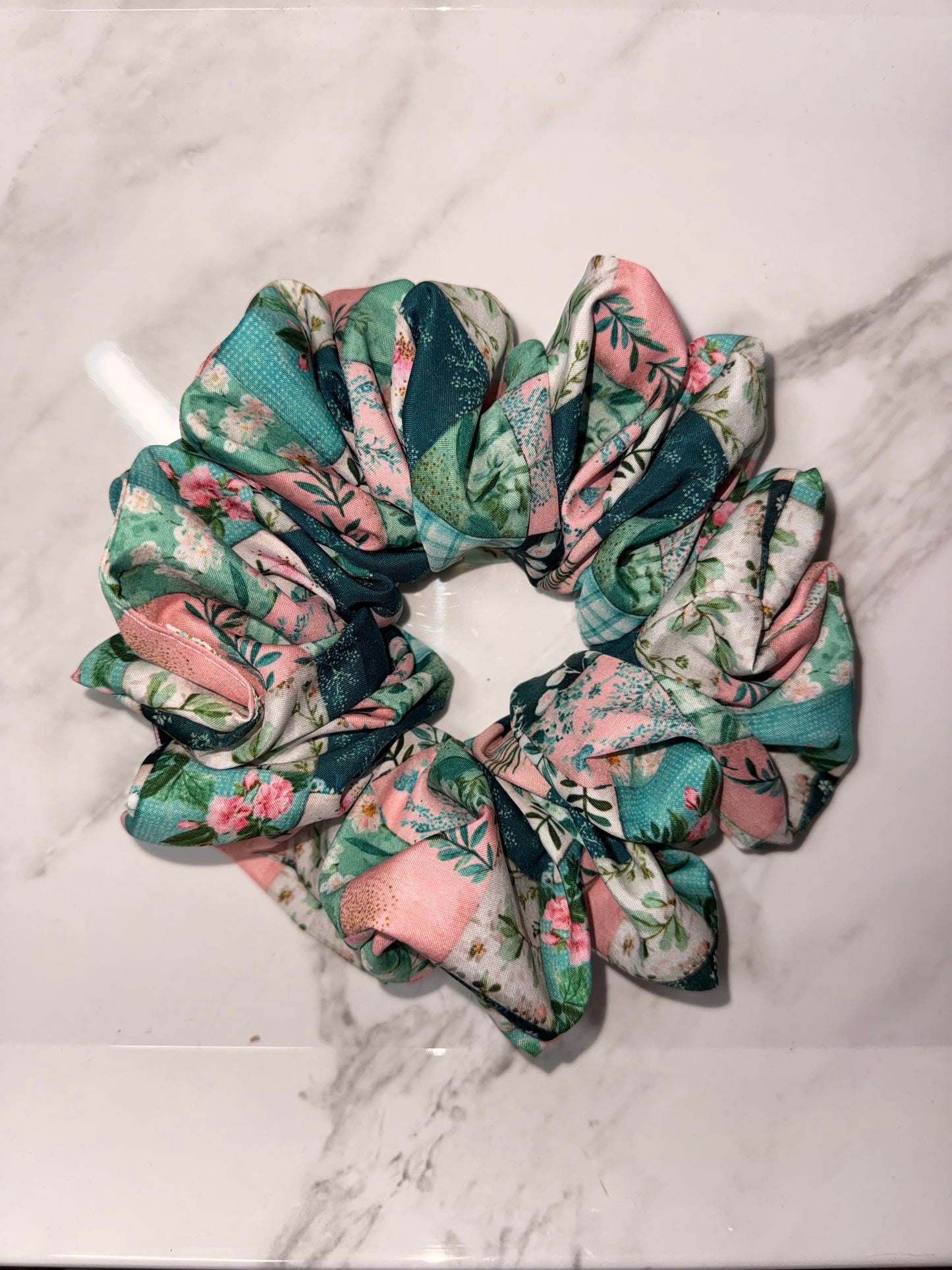 MALIYAH XL SCRUNCHIE 🌸💚