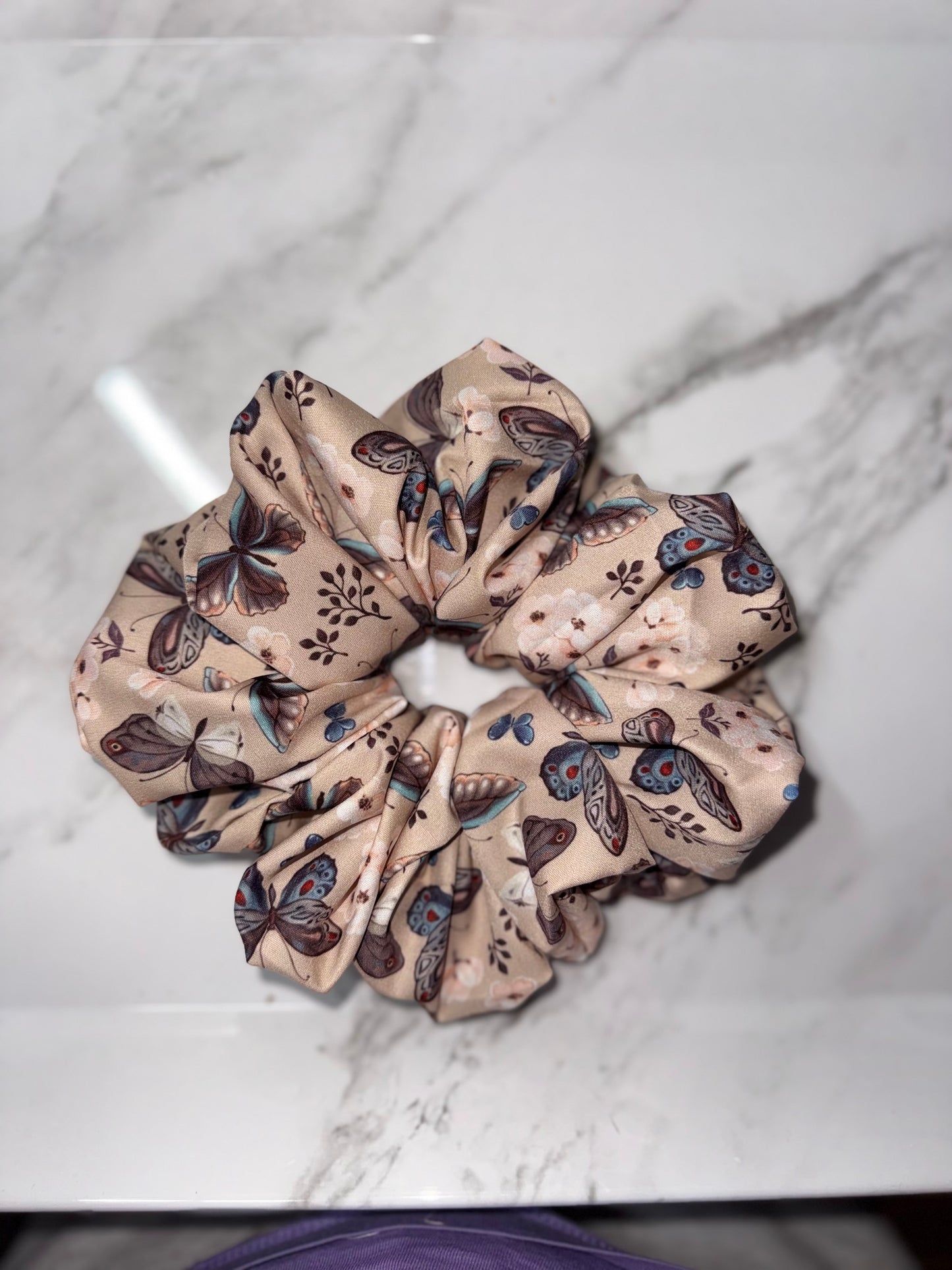 ARIA XL SCRUNCHIE 🦋🤍