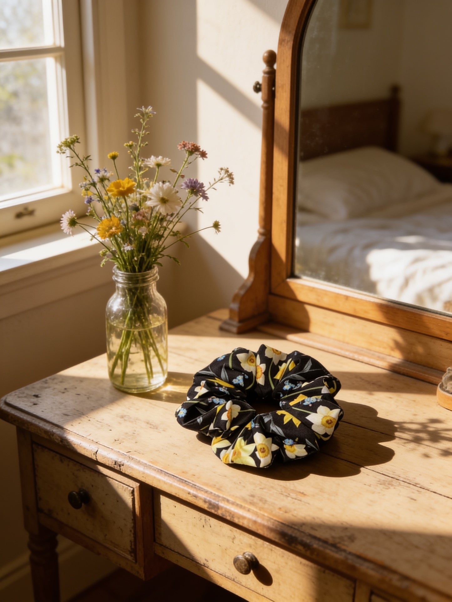 MEGAN XL SCRUNCHIE 🌼🖤