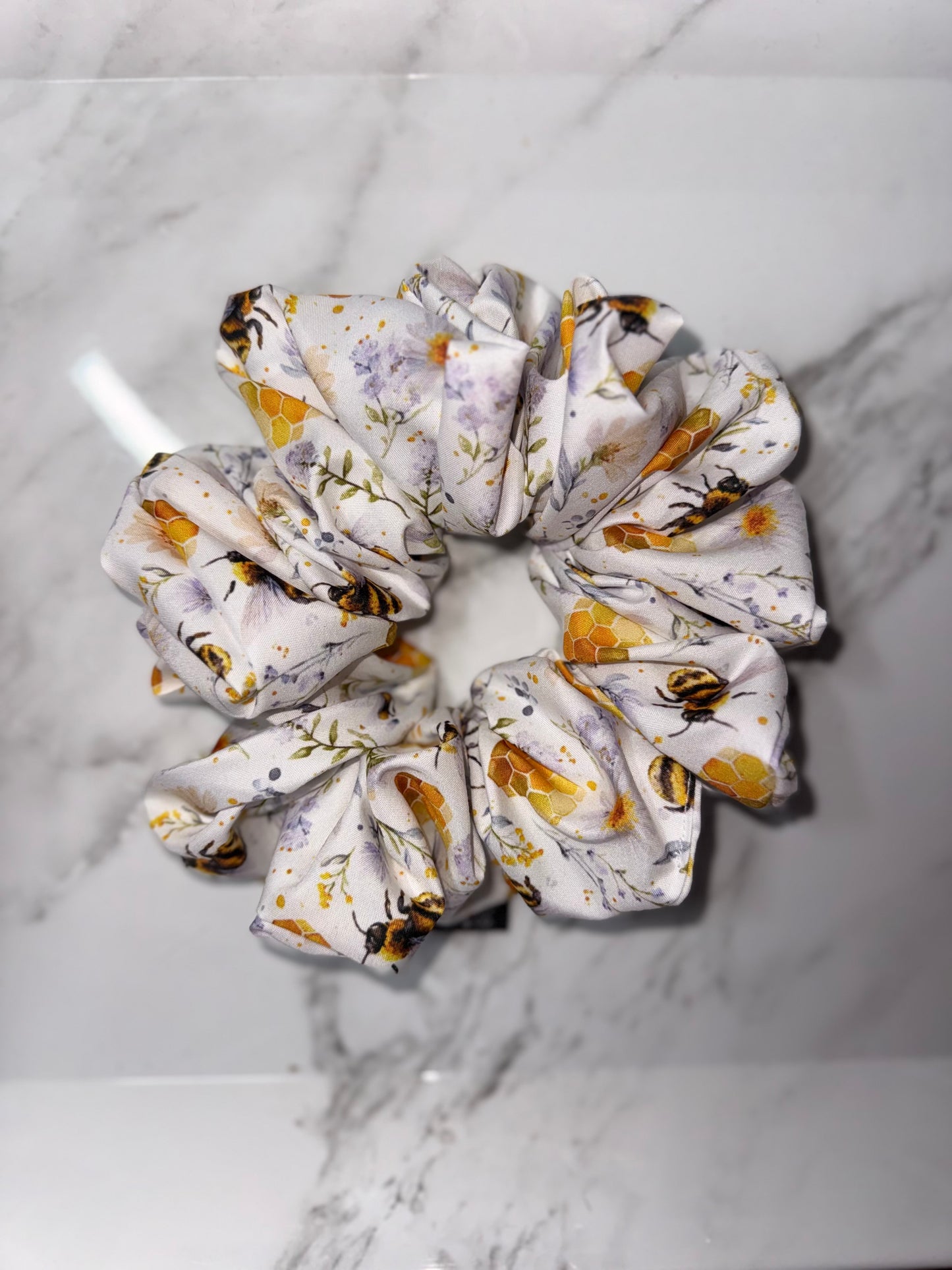 EMMA XL SCRUNCHIE  🐝🌼