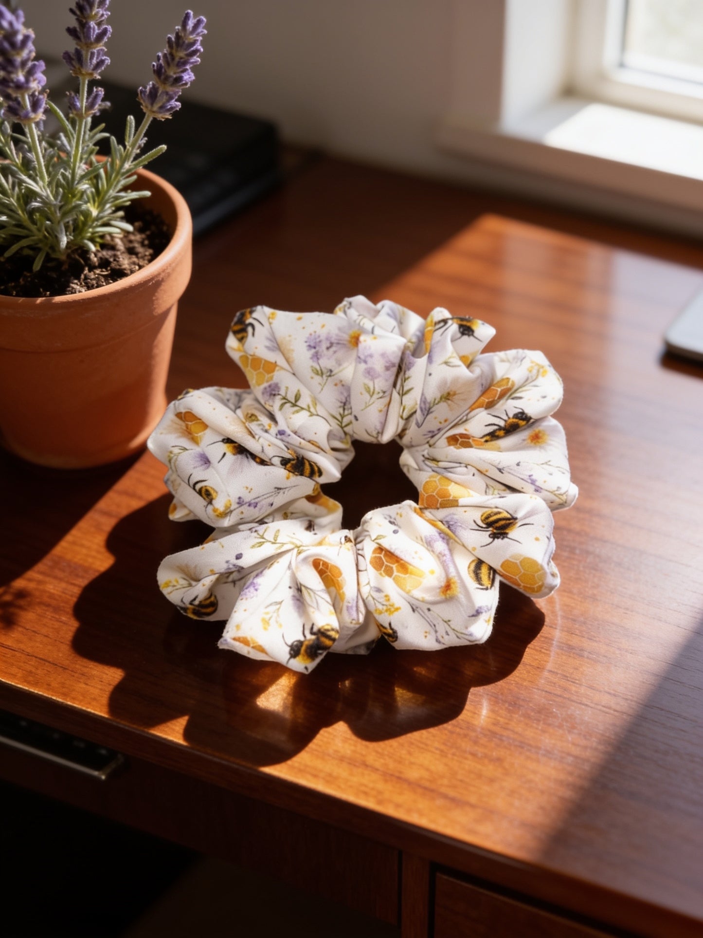 EMMA XL SCRUNCHIE  🐝🌼